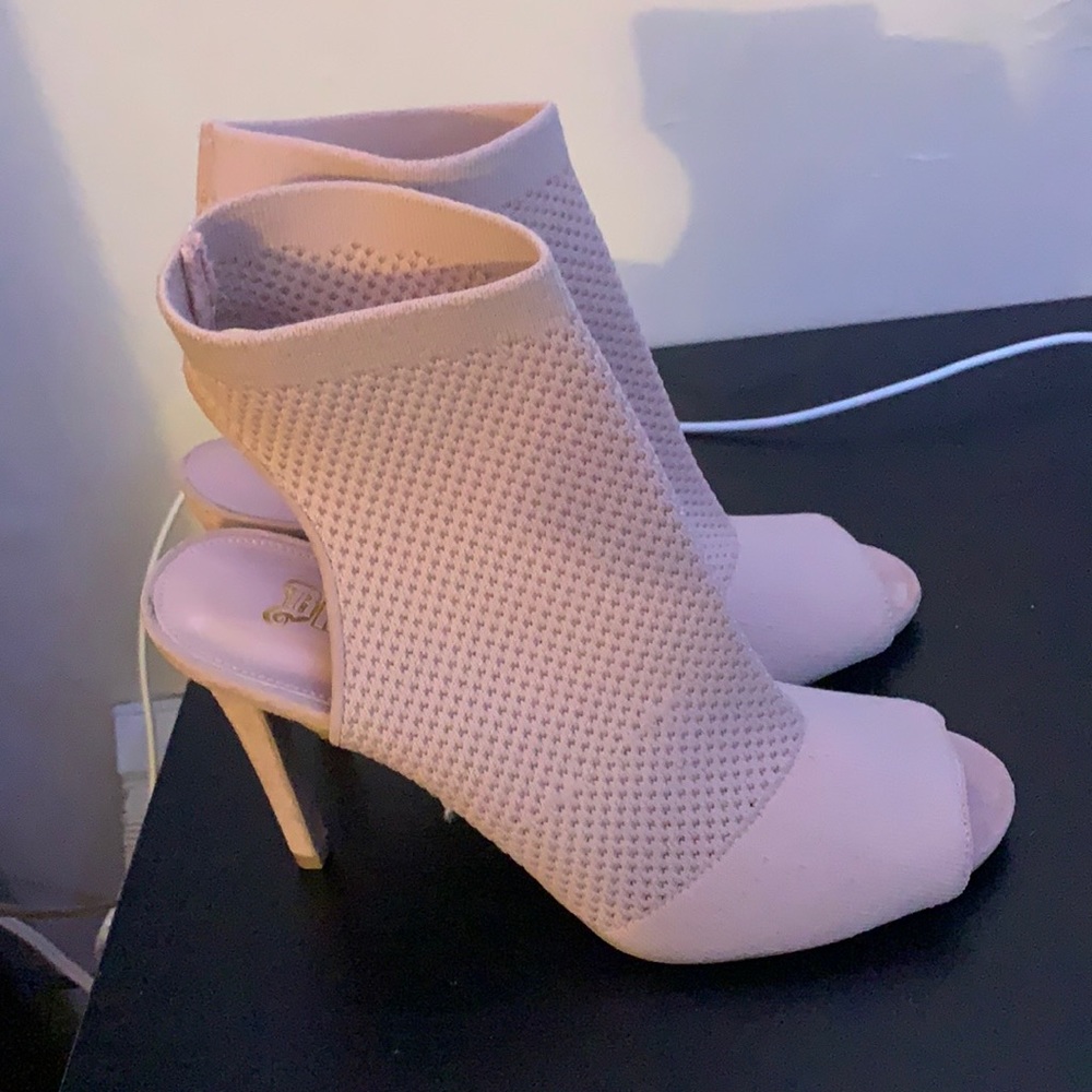 Women’s size 7.5 heels